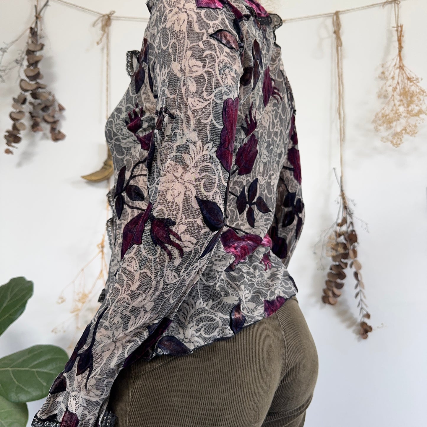 Ruffle blouse - size M