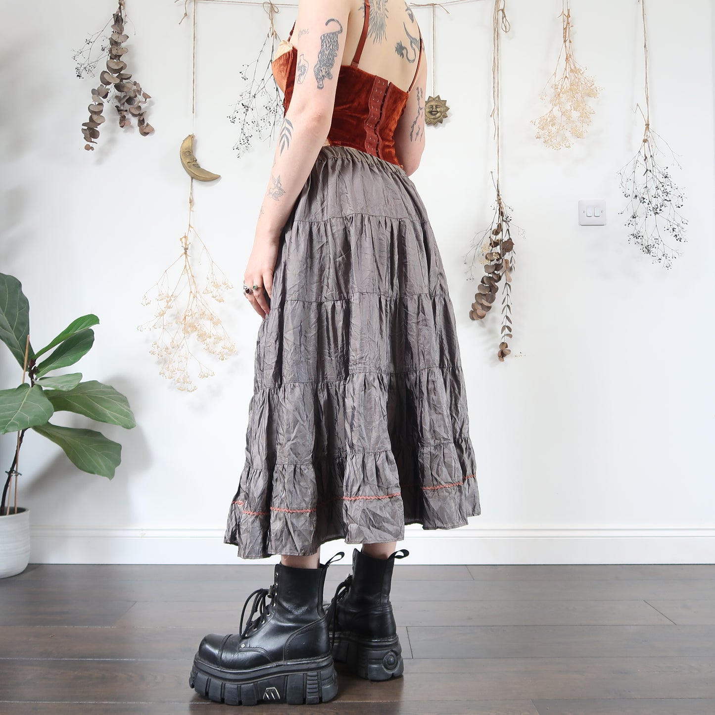 Embroidered tiered skirt - size M/L
