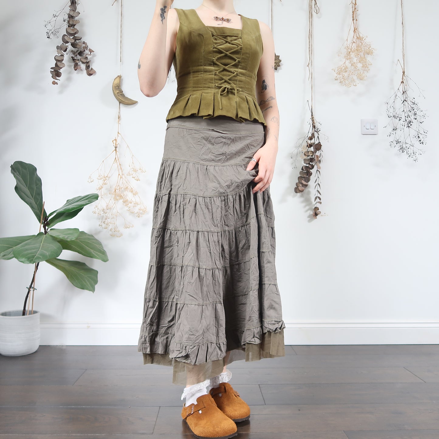 Khaki tiered skirt - size M