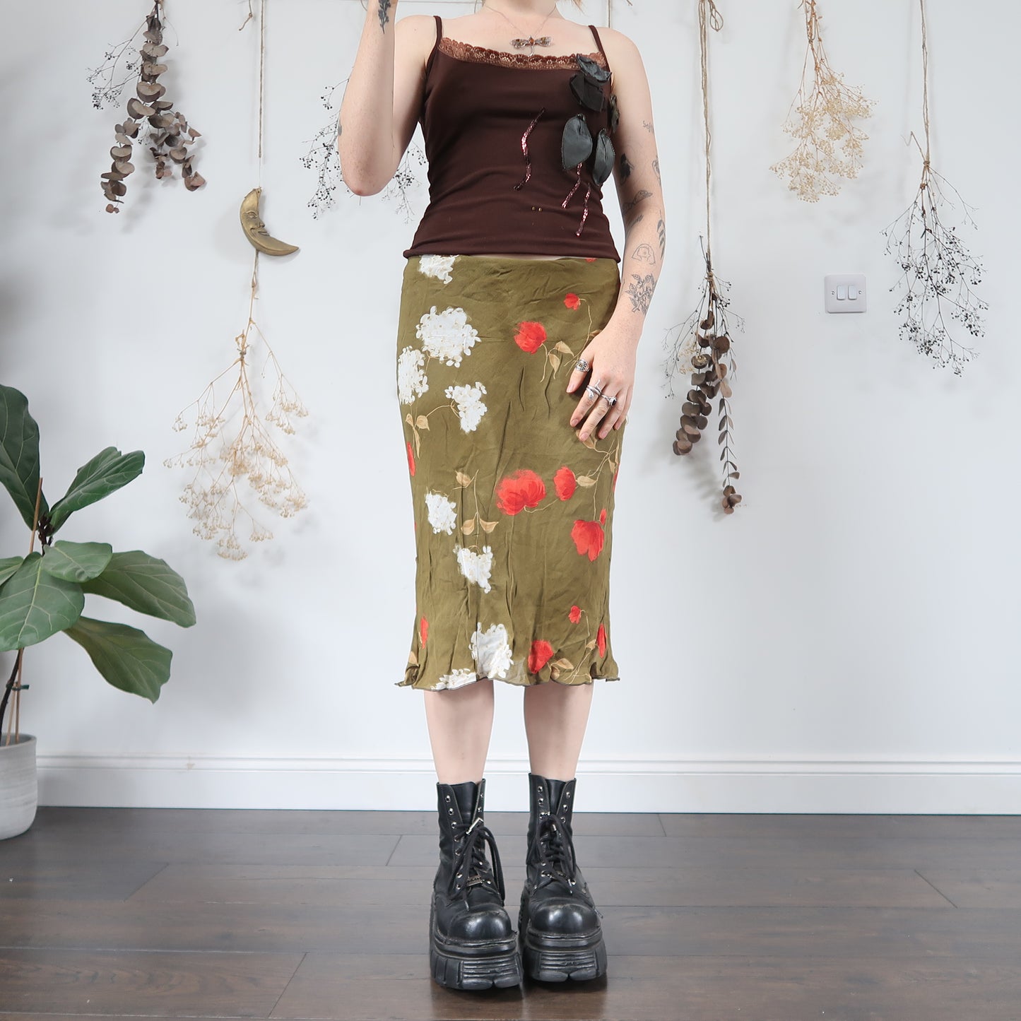 Olive floral skirt - size M/L