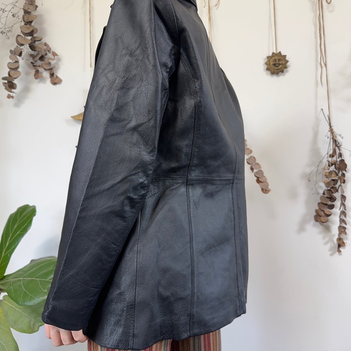 Black leather jacket - size M/L