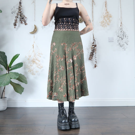 Green embroidered skirt - size L