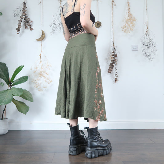 Green embroidered skirt - size L