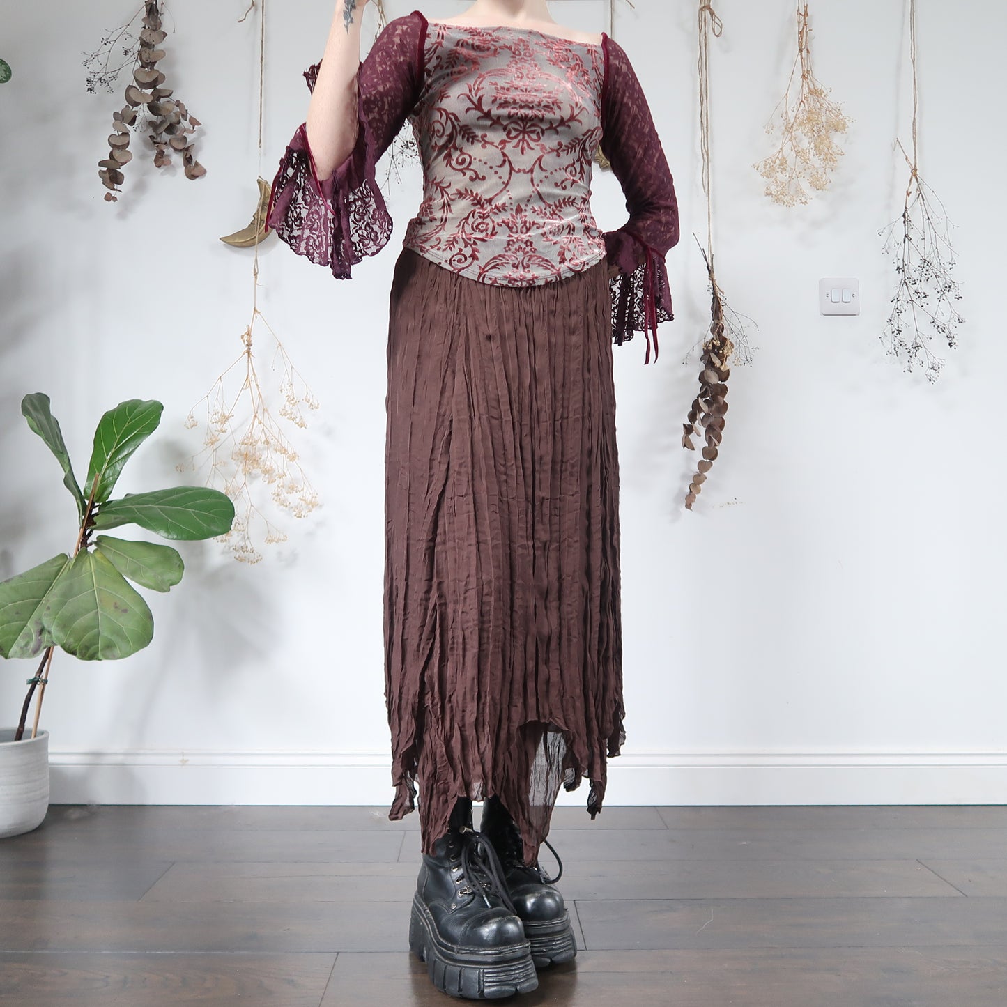 Brown crinkle skirt - size L/XL