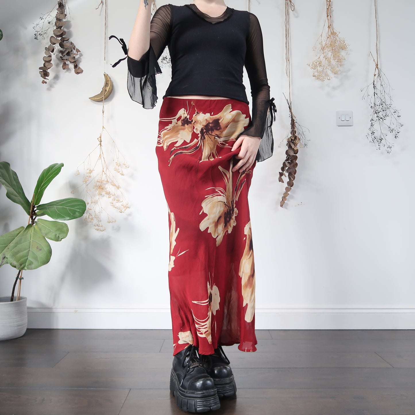 Red floral skirt - size M