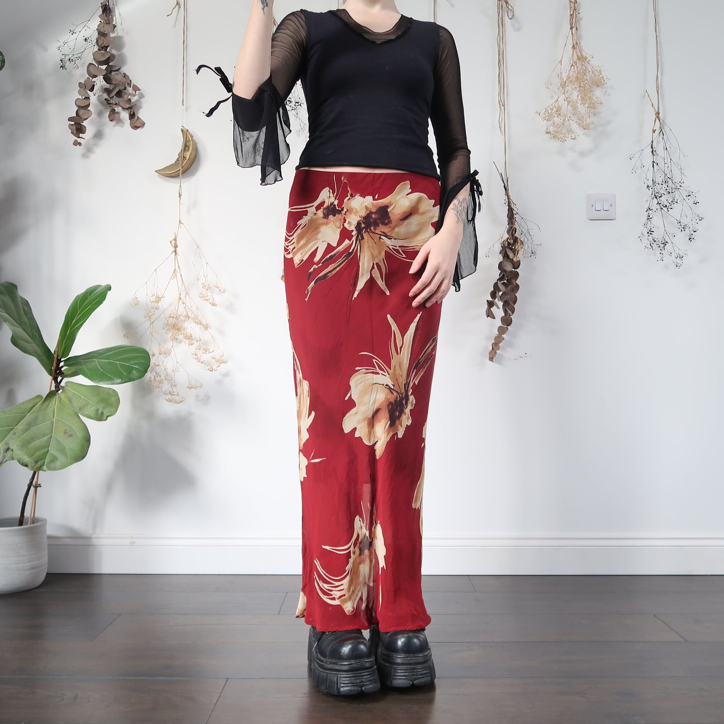 Red floral skirt - size M