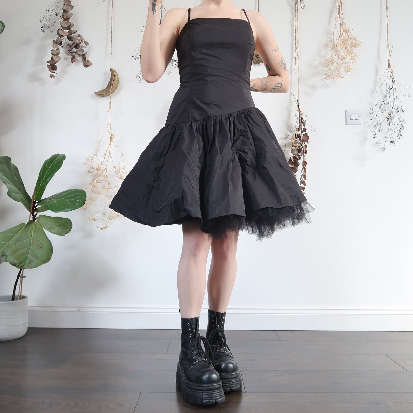 Black pouf dress - size L