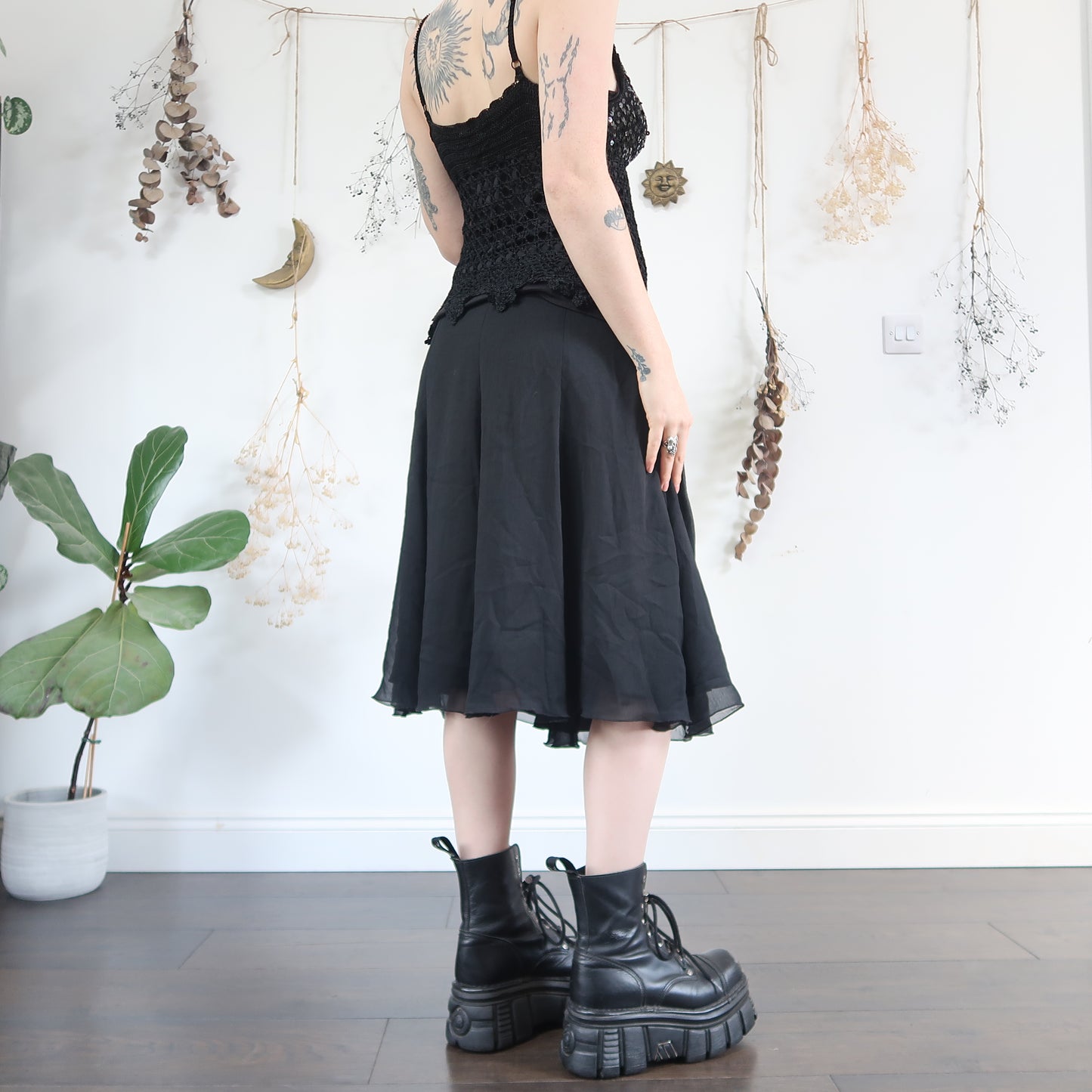 Black midi skirt - size M/L