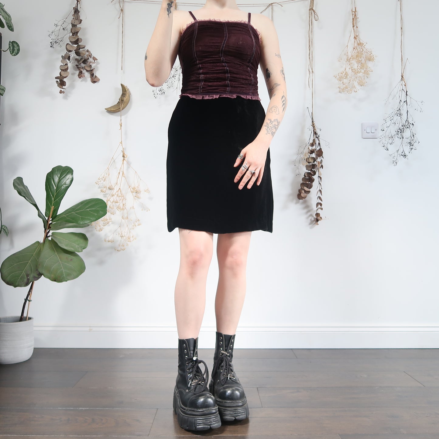 Black velvet midi skirt - size XS