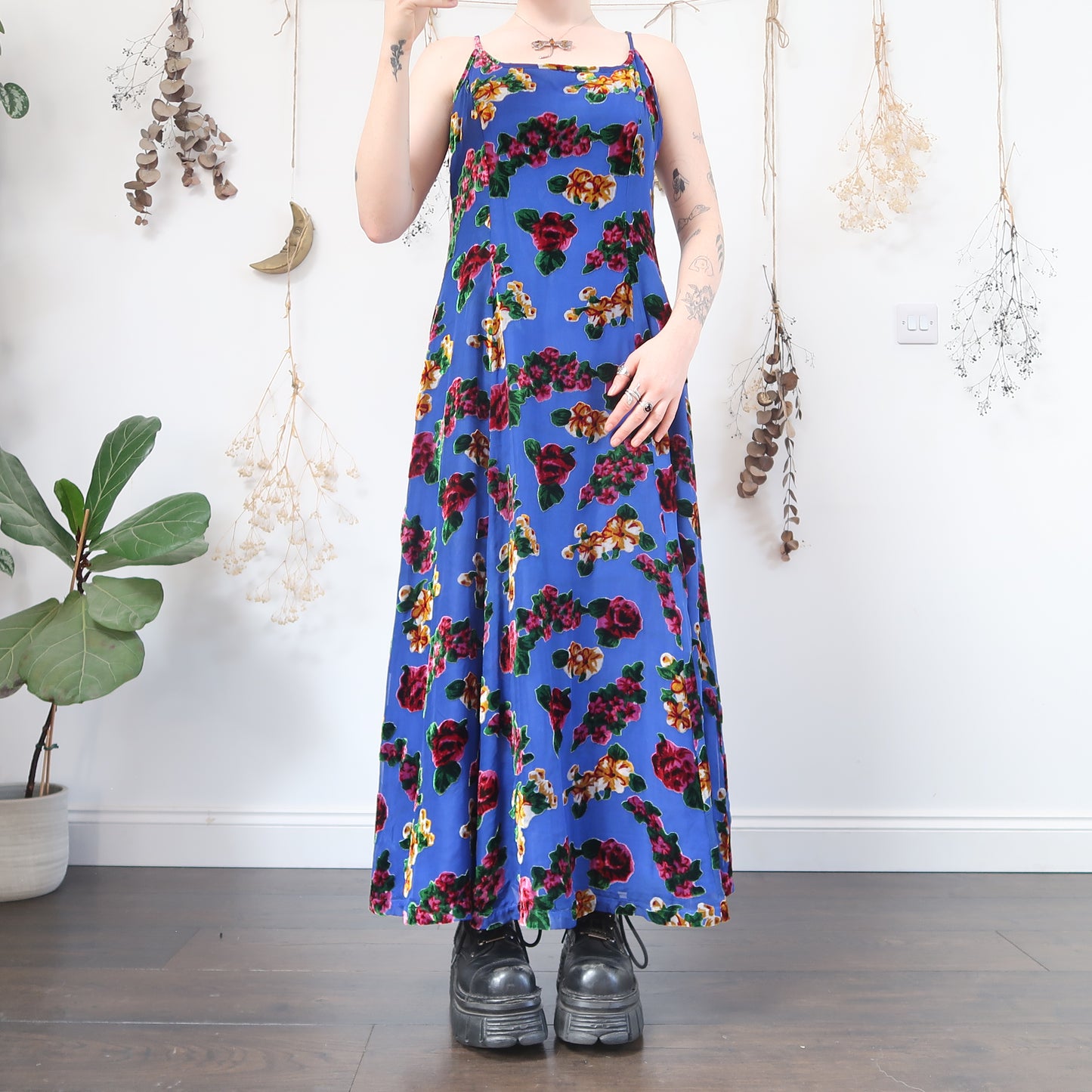 Blue floral velvet dress - size M
