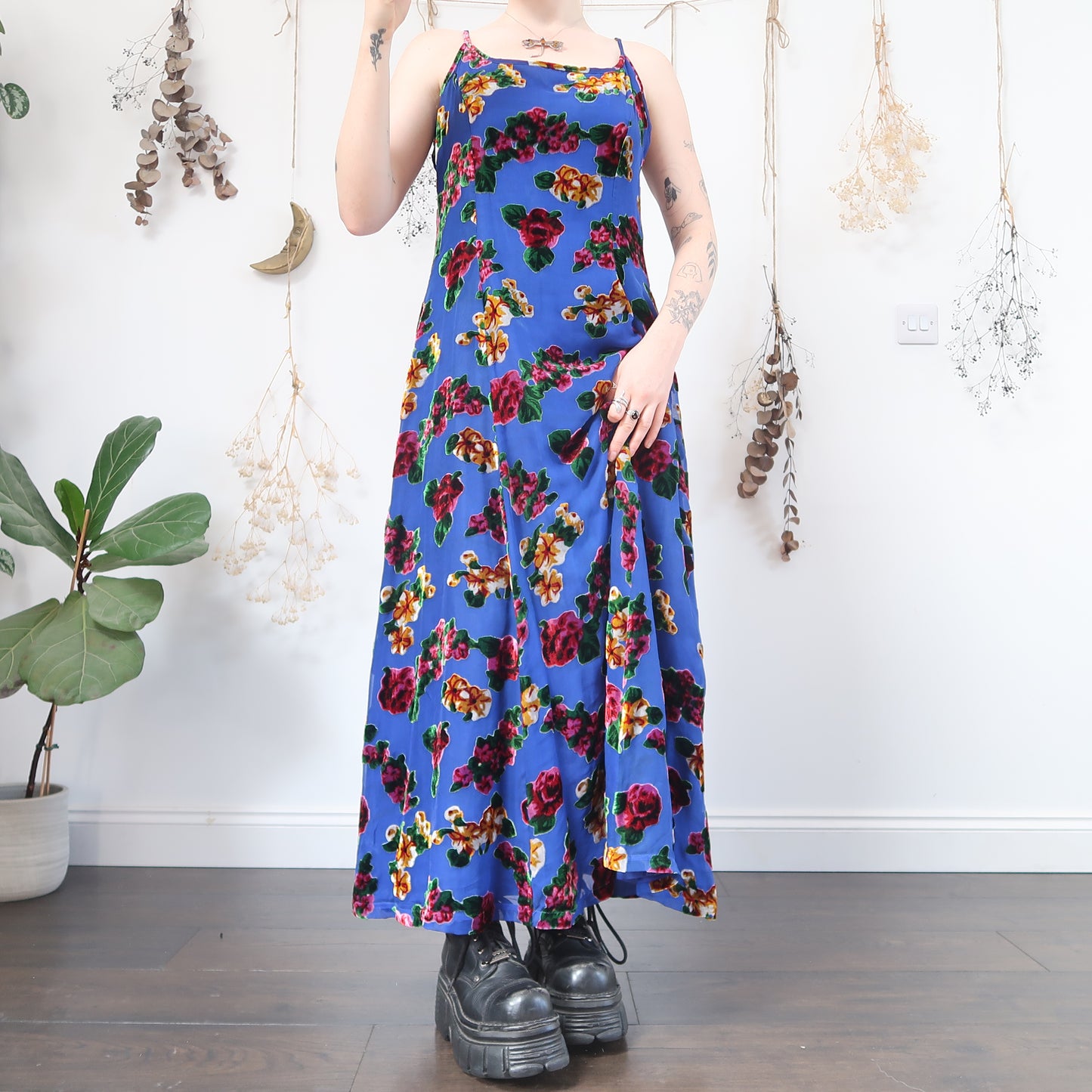 Blue floral velvet dress - size M