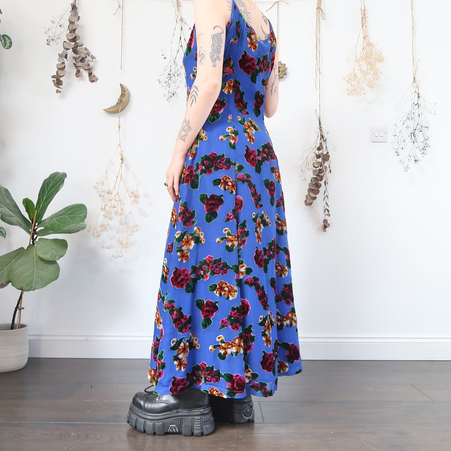 Blue floral velvet dress - size M