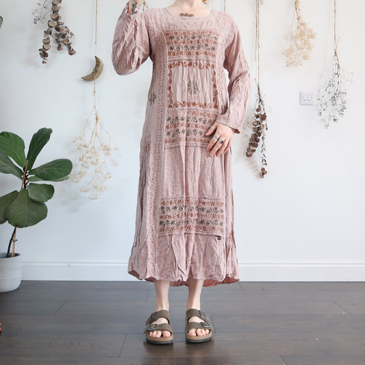 Embroidered dress - size M/L