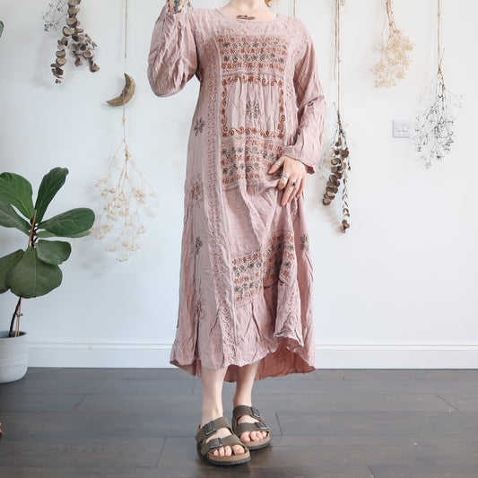 Embroidered dress - size M/L