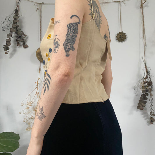 Floral embroidered top - size M