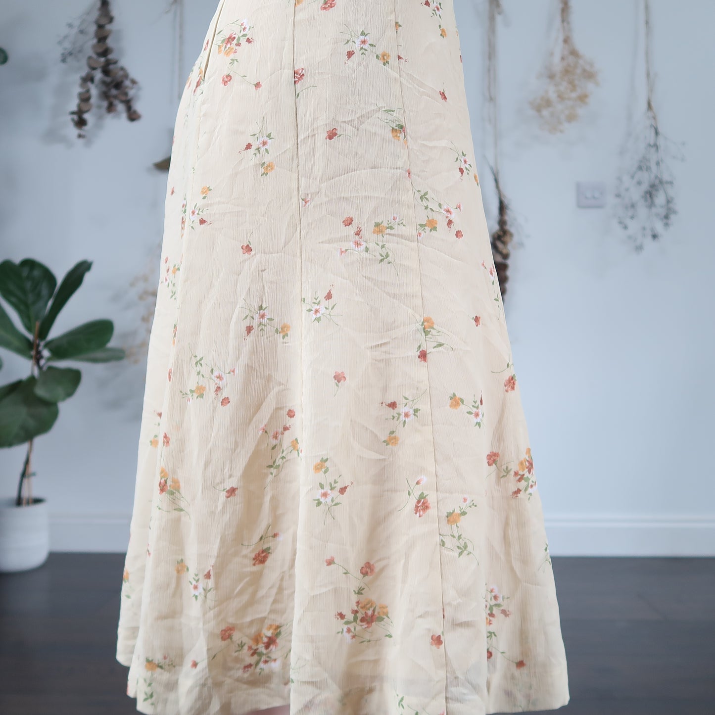 Cream floral skirt - size S