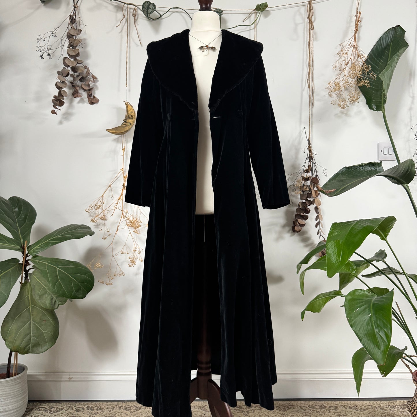 Black velvet opera coat - size S