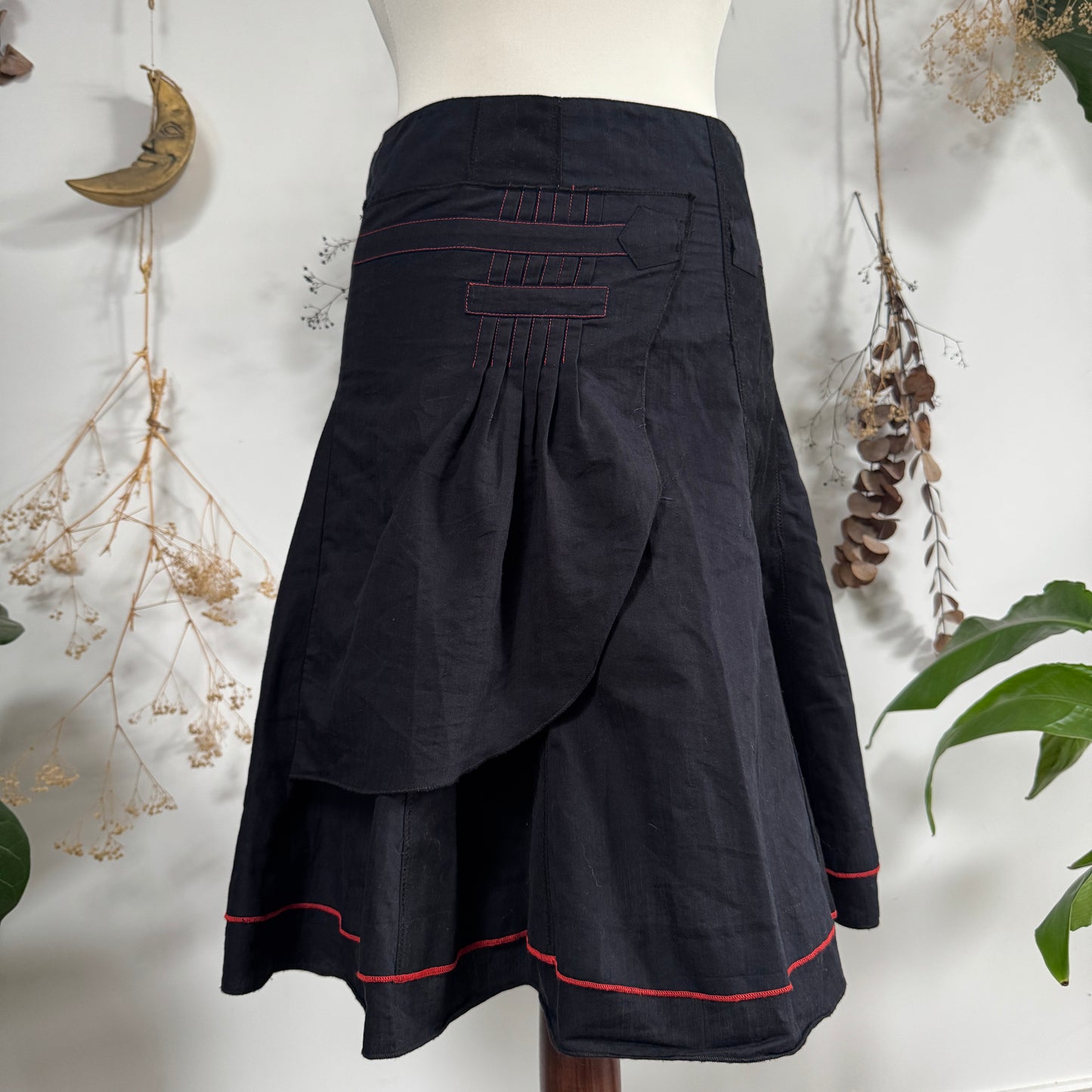 Black midi skirt - size M