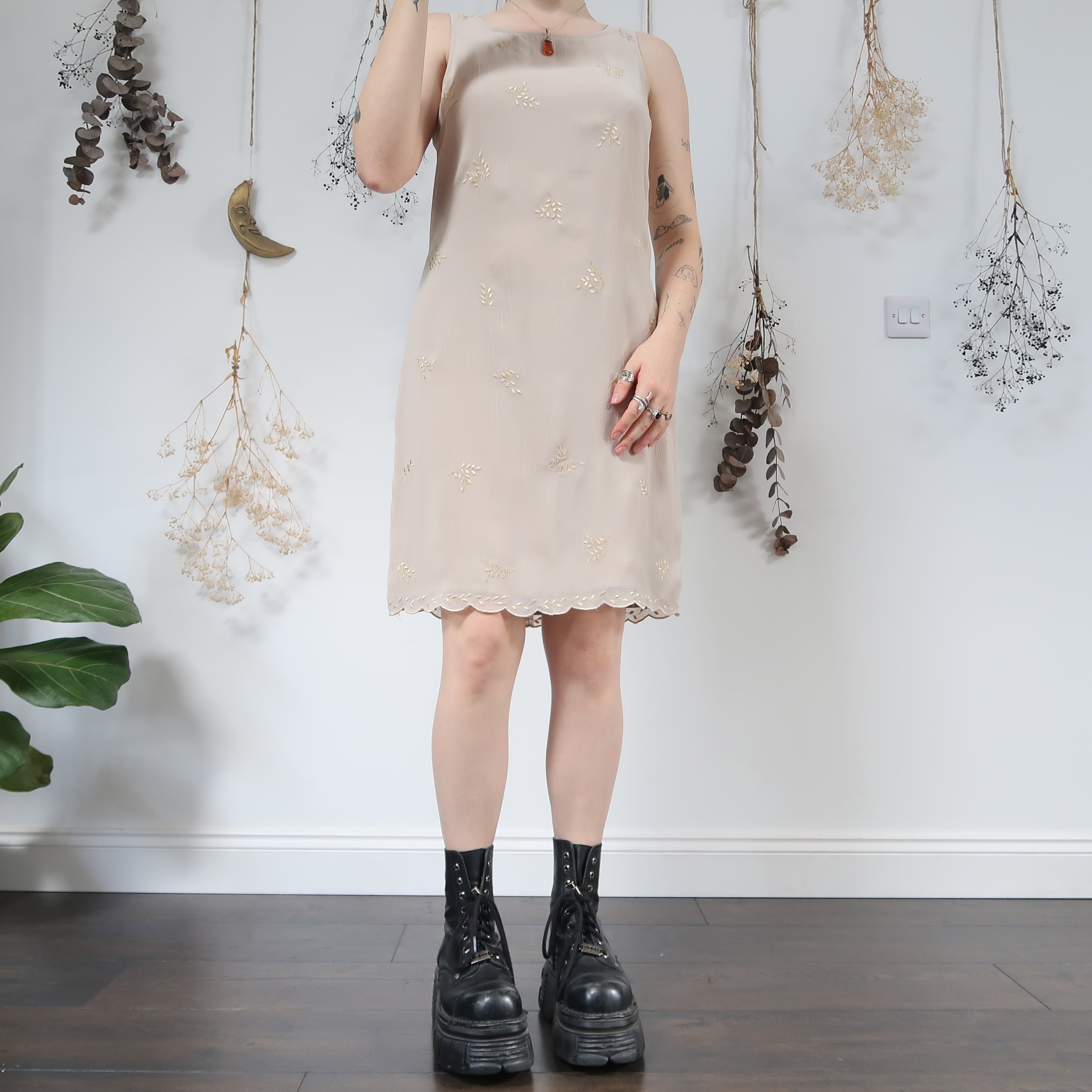 Cream embroidered dress size M ofearthvintage