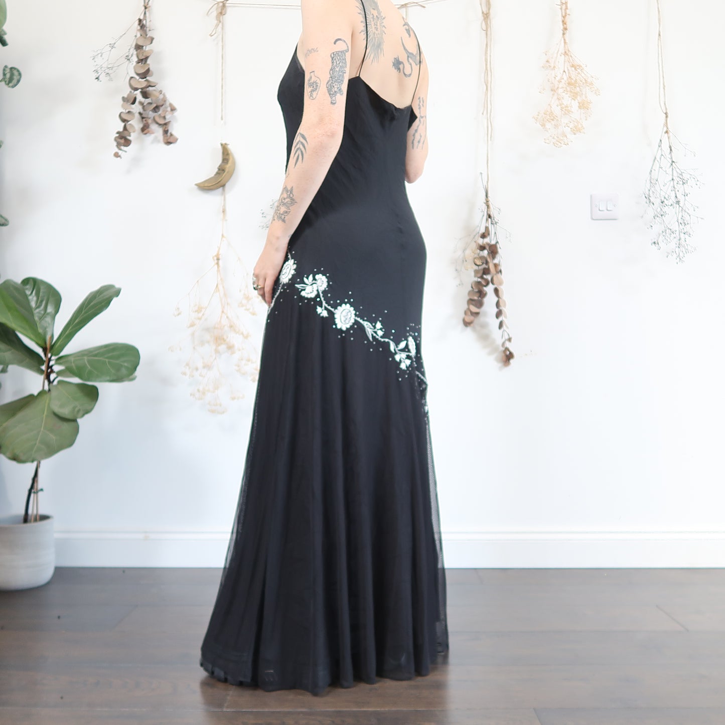 Embroidered dress - size L