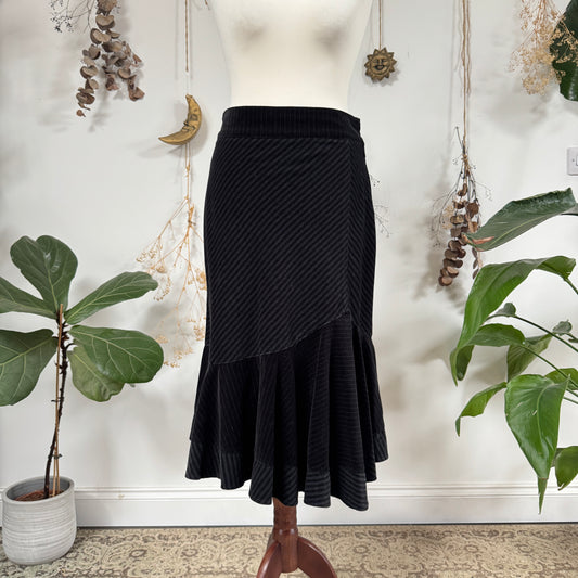 Black pinstripe velvet skirt - size M
