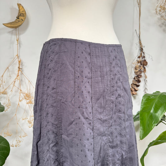 Embroidered skirt - size M/L