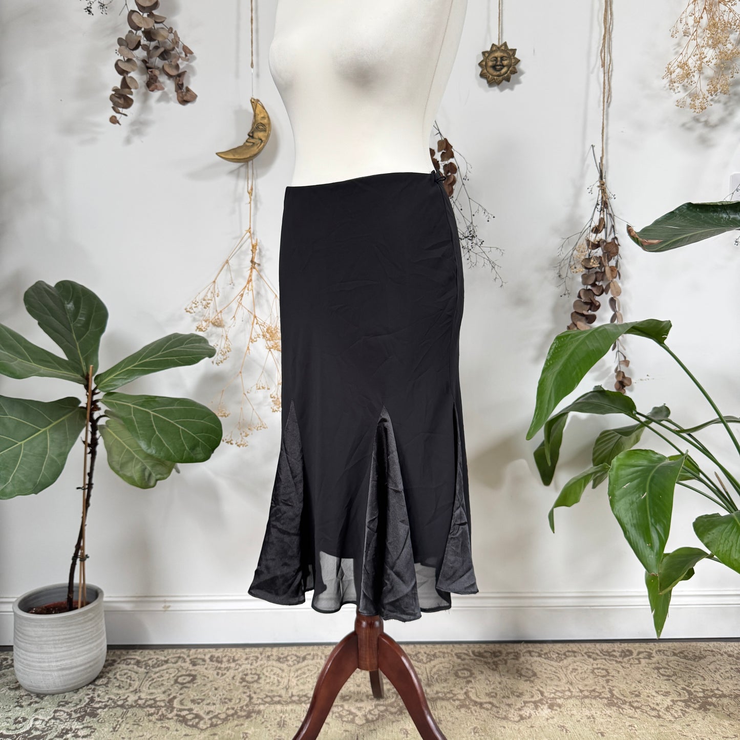 Black midi skirt - size M