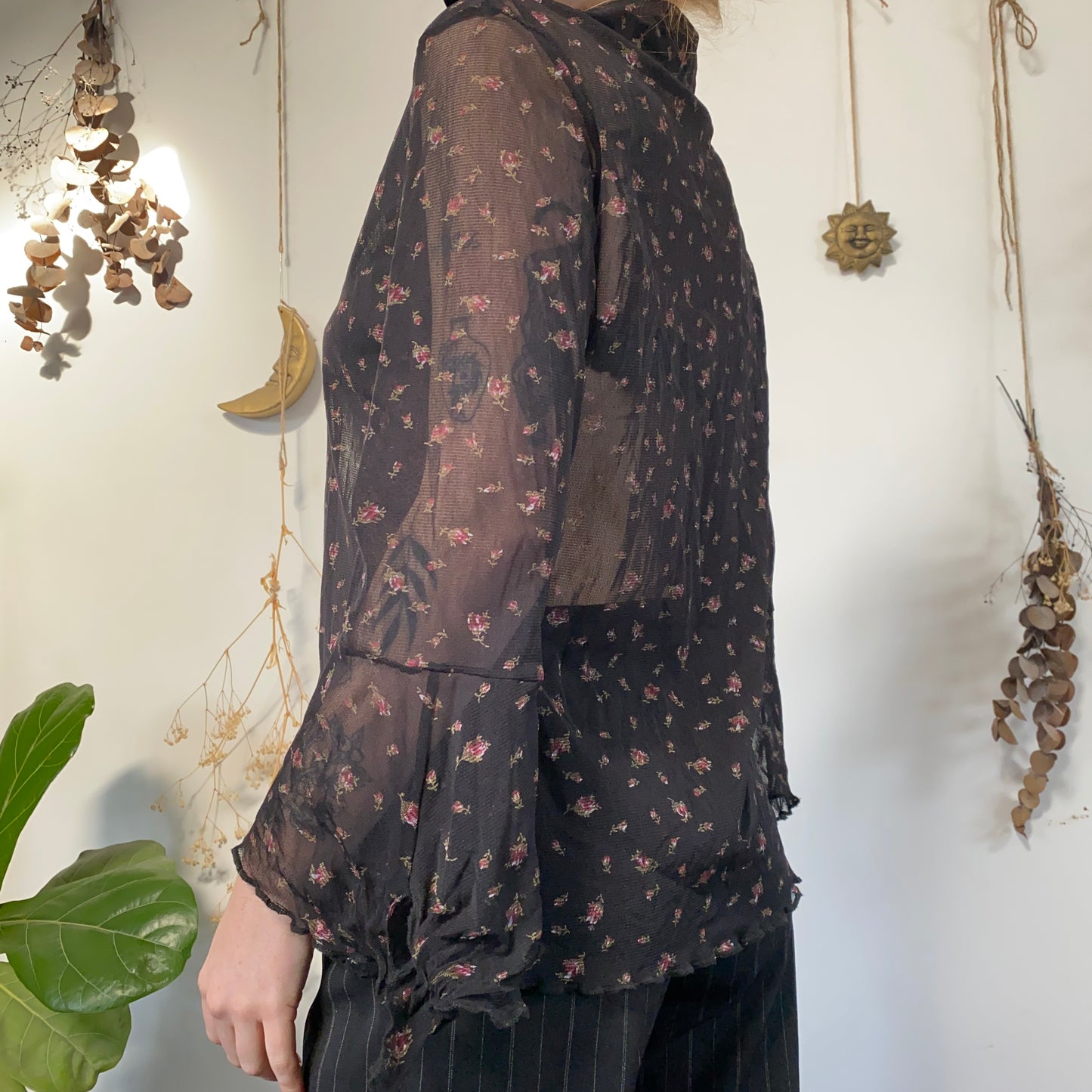 Floral mesh shirt - size L/XL
