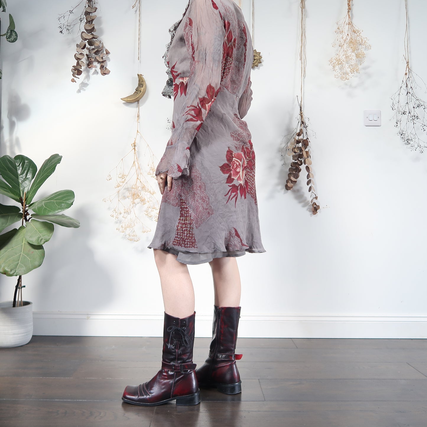 Grey ruffle dress - size M/L