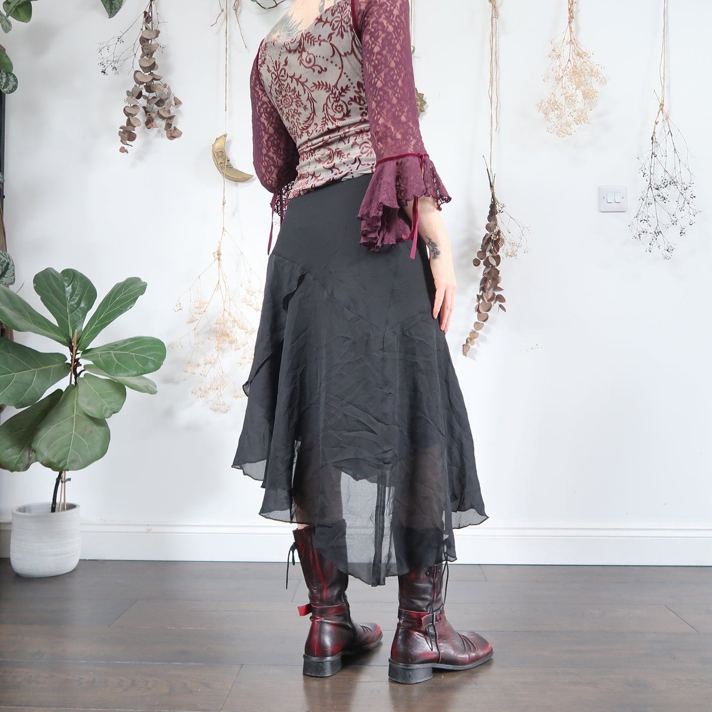 Black asymmetric skirt - size M