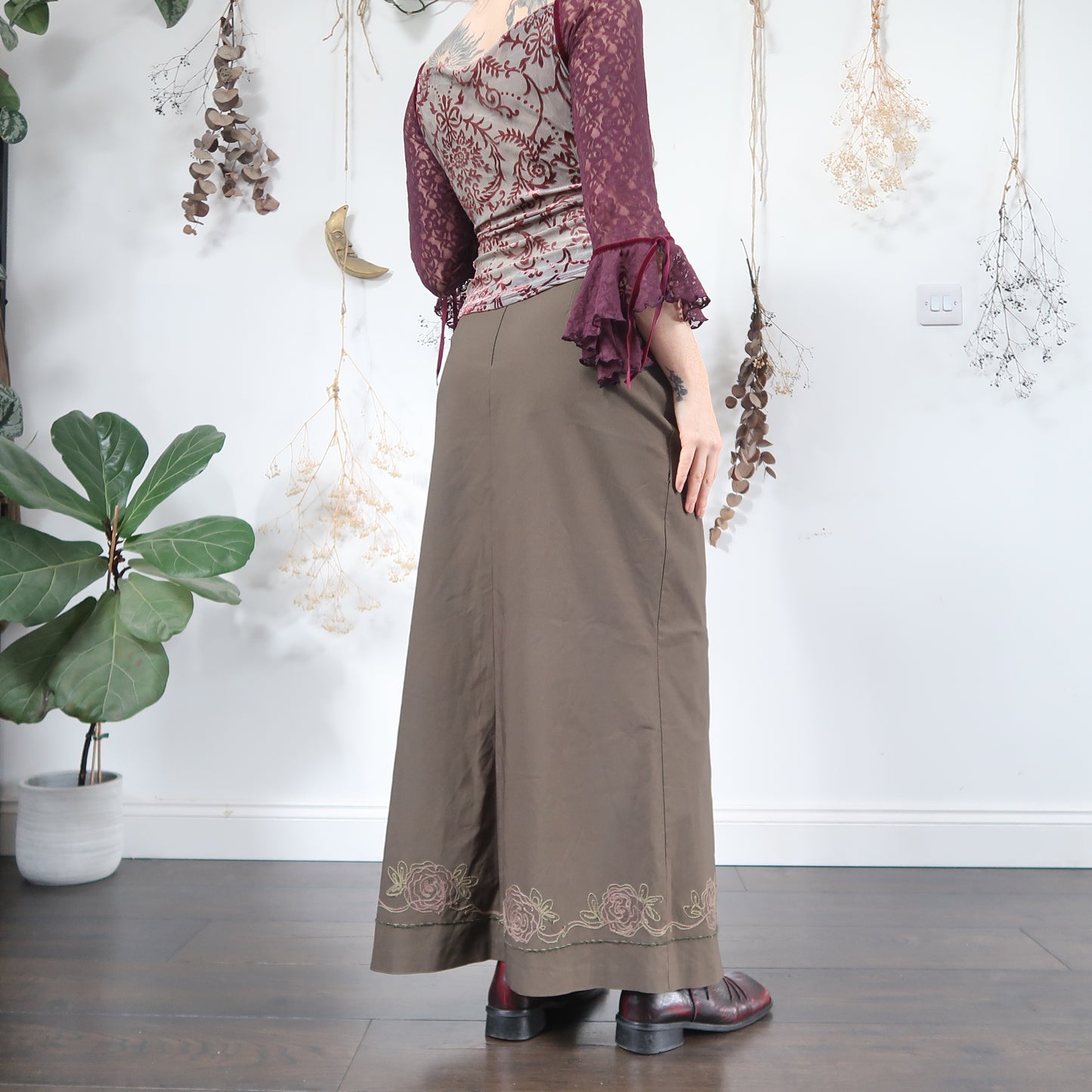Khaki maxi skirt - size L