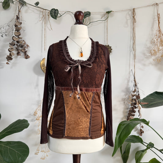 Brown whimsical top - size M