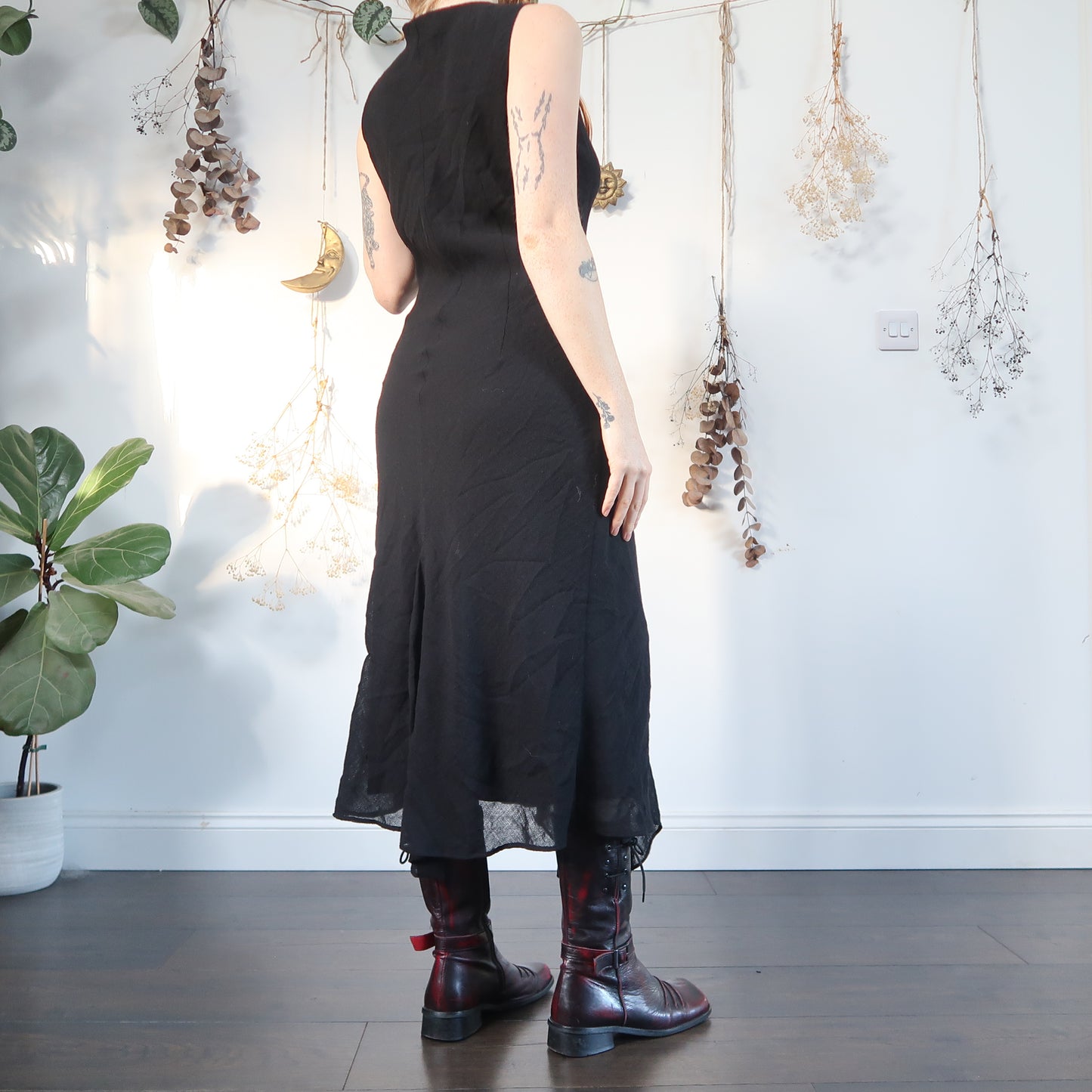 Embroidered dress - size M