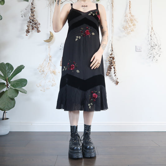 Black embroidered dress - size M