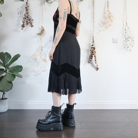 Black embroidered dress - size M