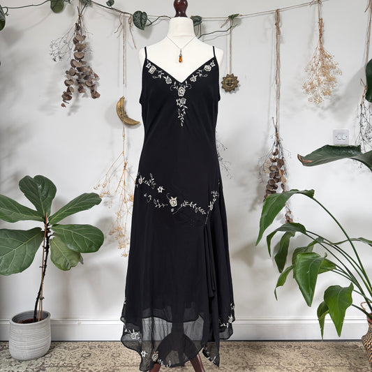 Embroidered dress - size L