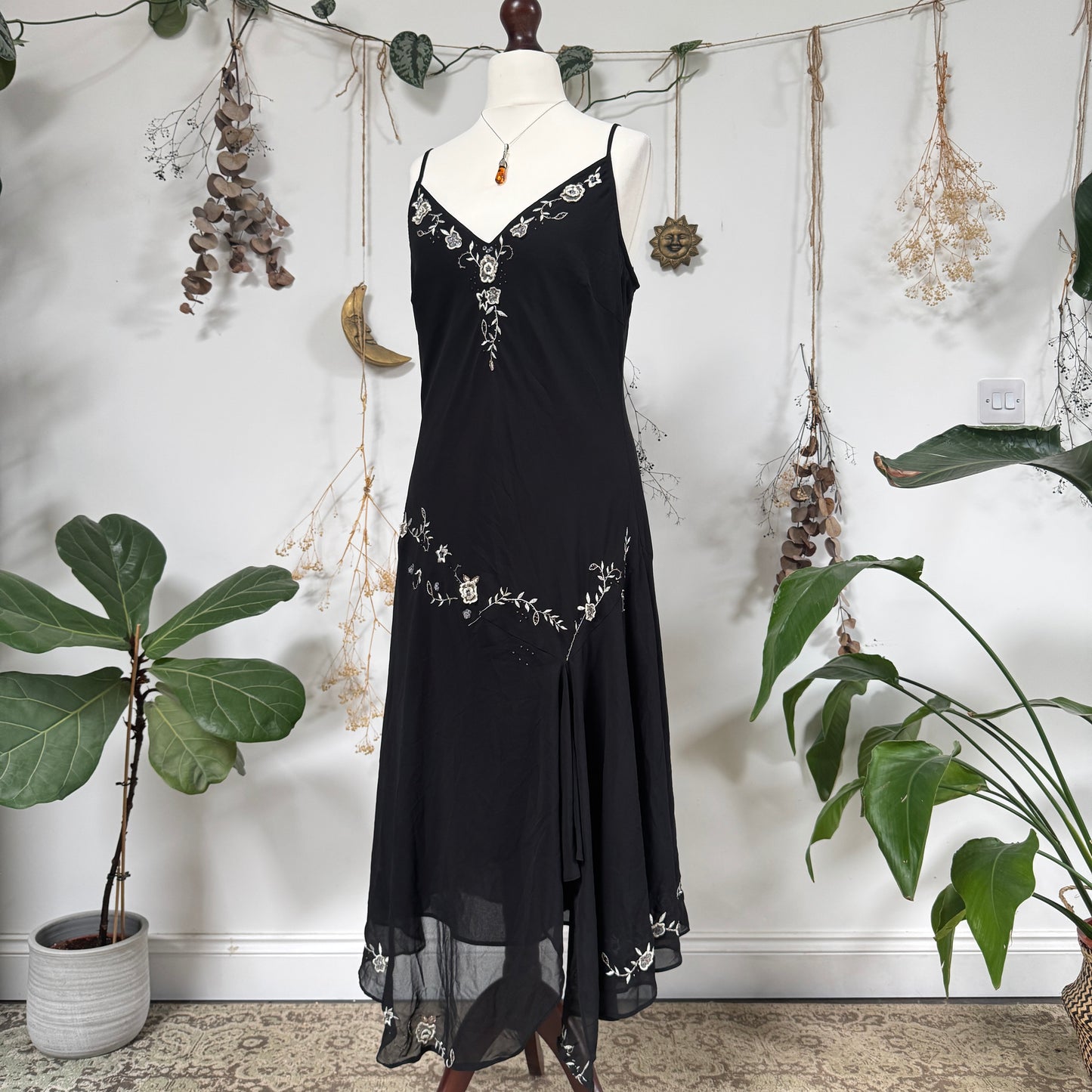Embroidered dress - size L