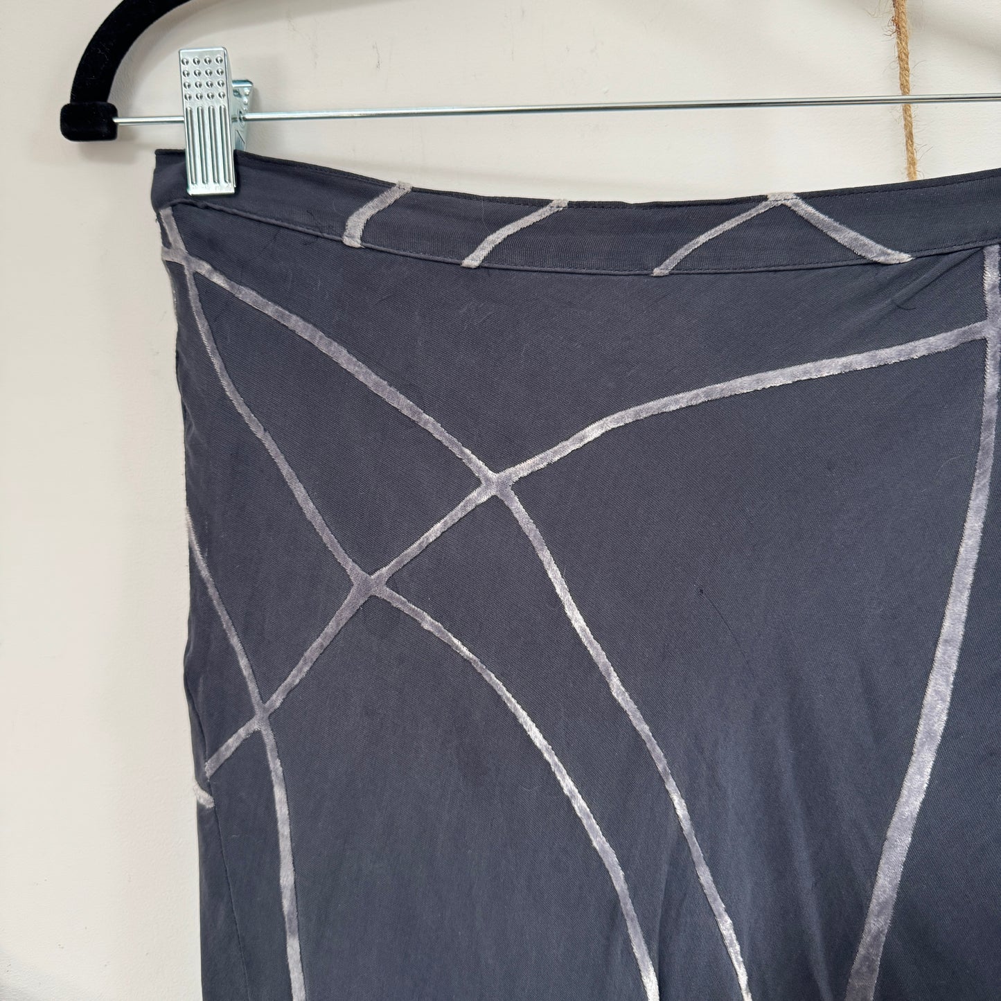 Grey velvet embossed skirt - size M