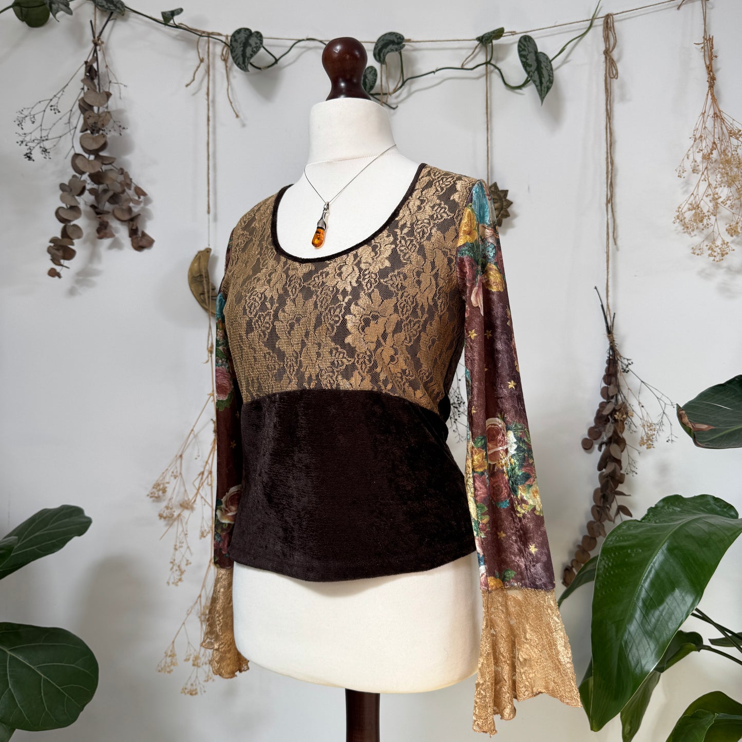 Velvet lace top - size M/L