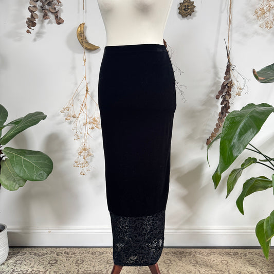 Black velvet skirt - size M
