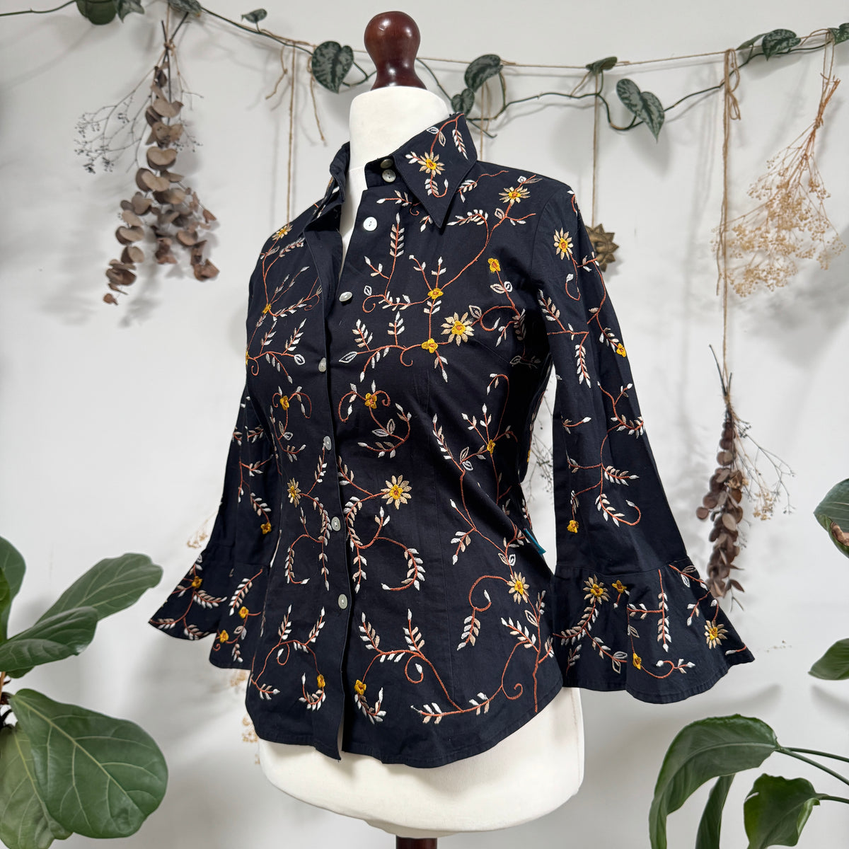 Embroidered shirt - size M