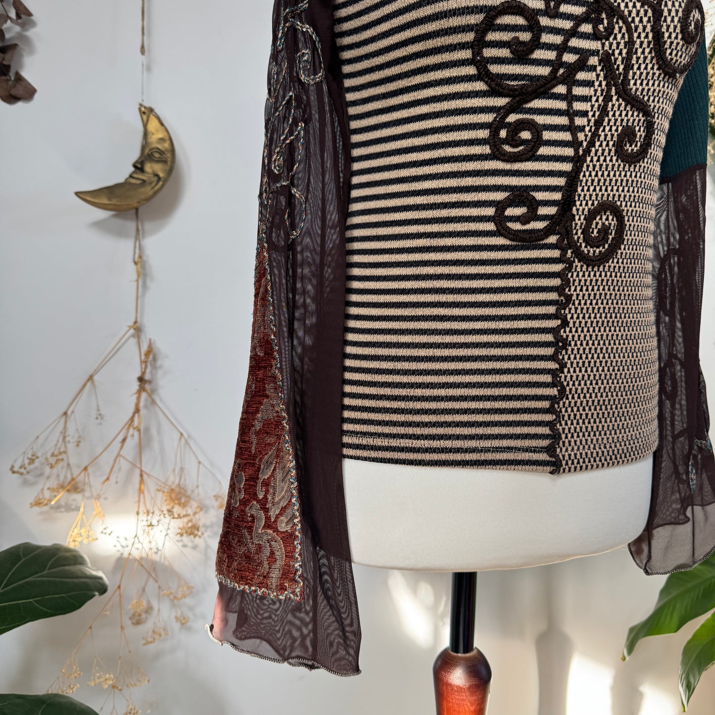 Save the Queen top - size M