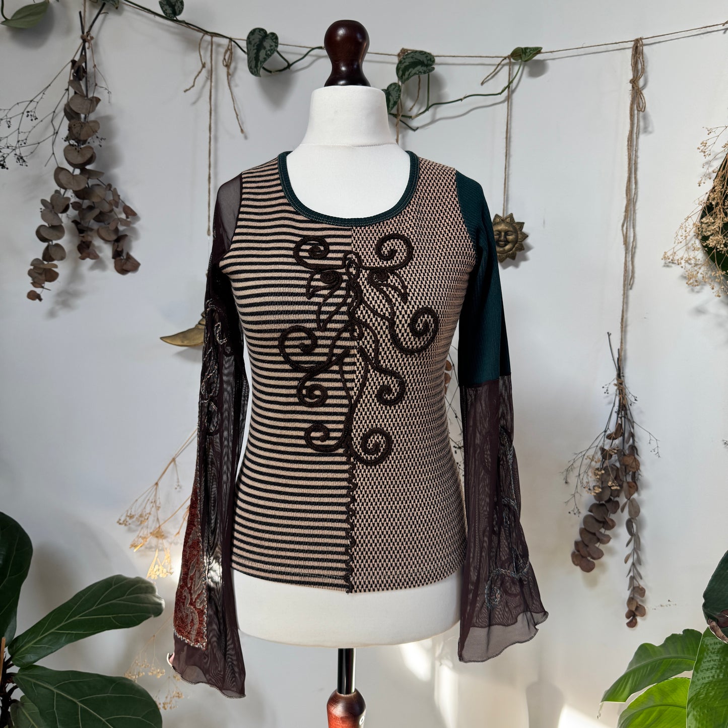 Save the Queen top - size M