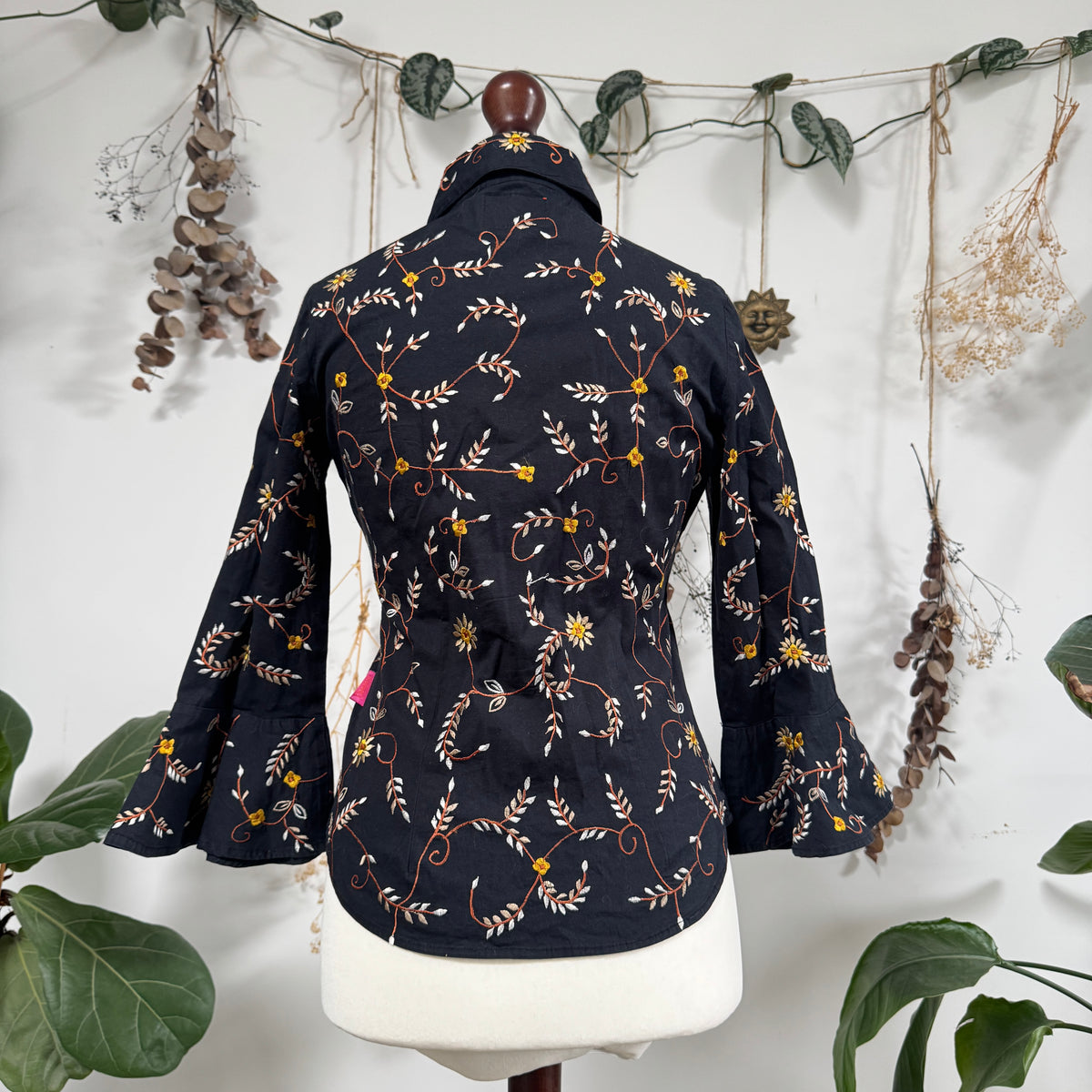 Embroidered shirt - size M