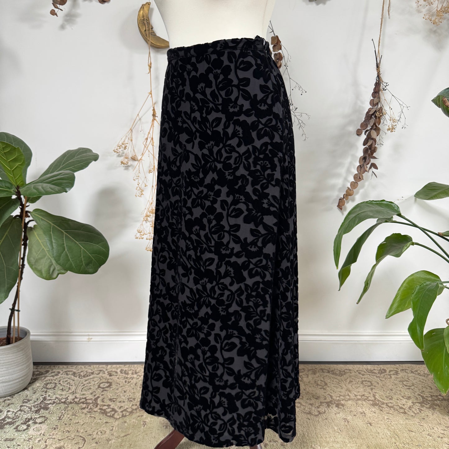 Black velvet skirt - size S/M