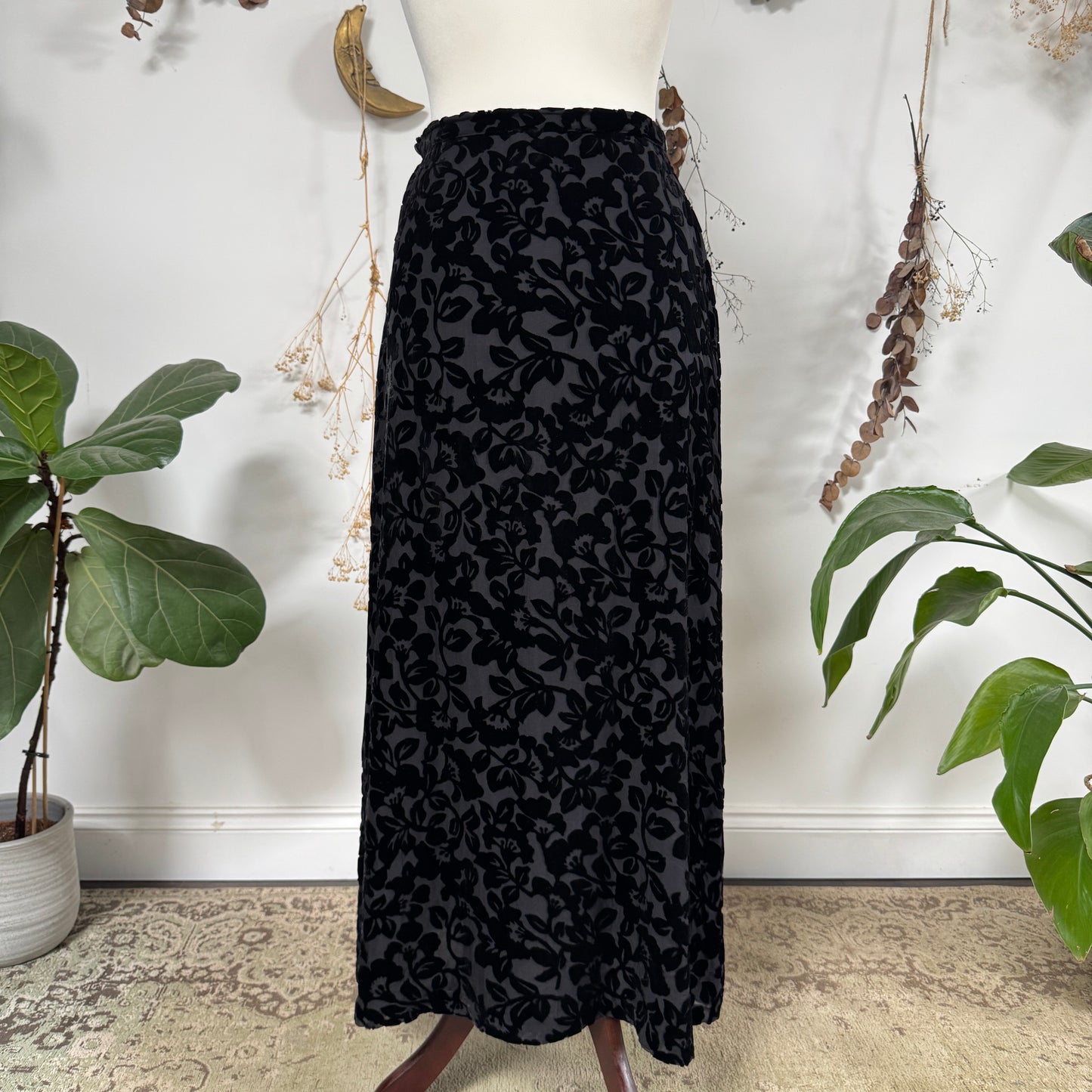 Black velvet skirt - size S/M