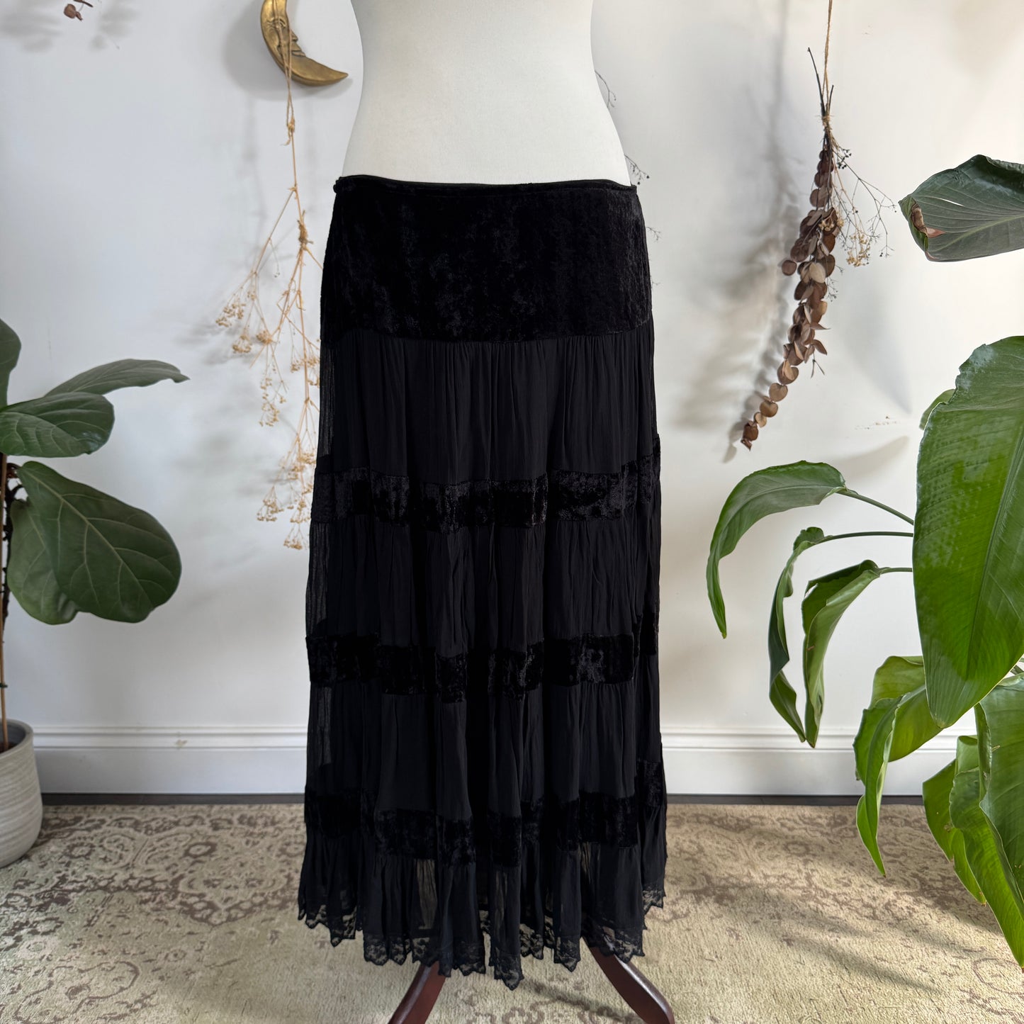 Black tiered skirt - size L