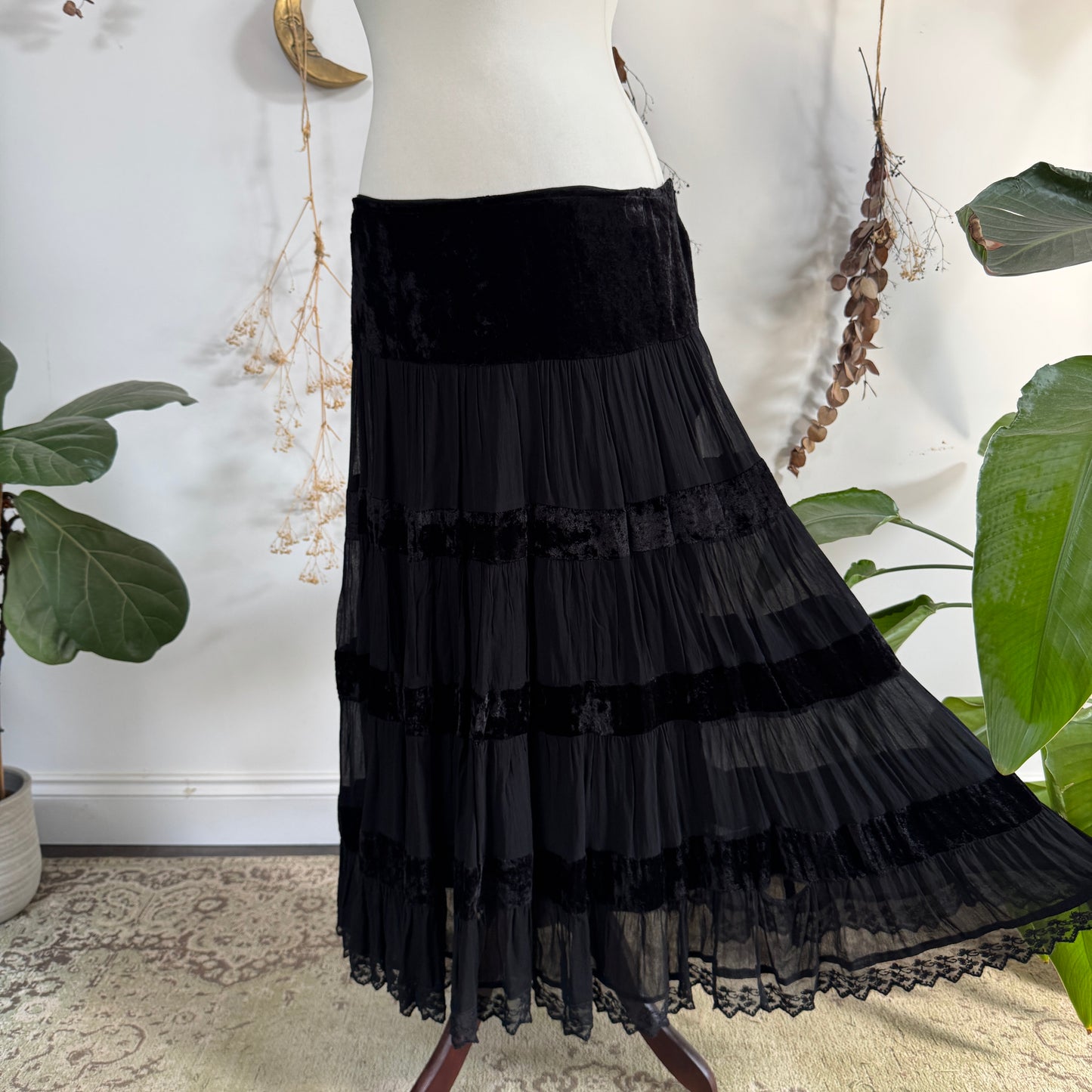 Black tiered skirt - size L