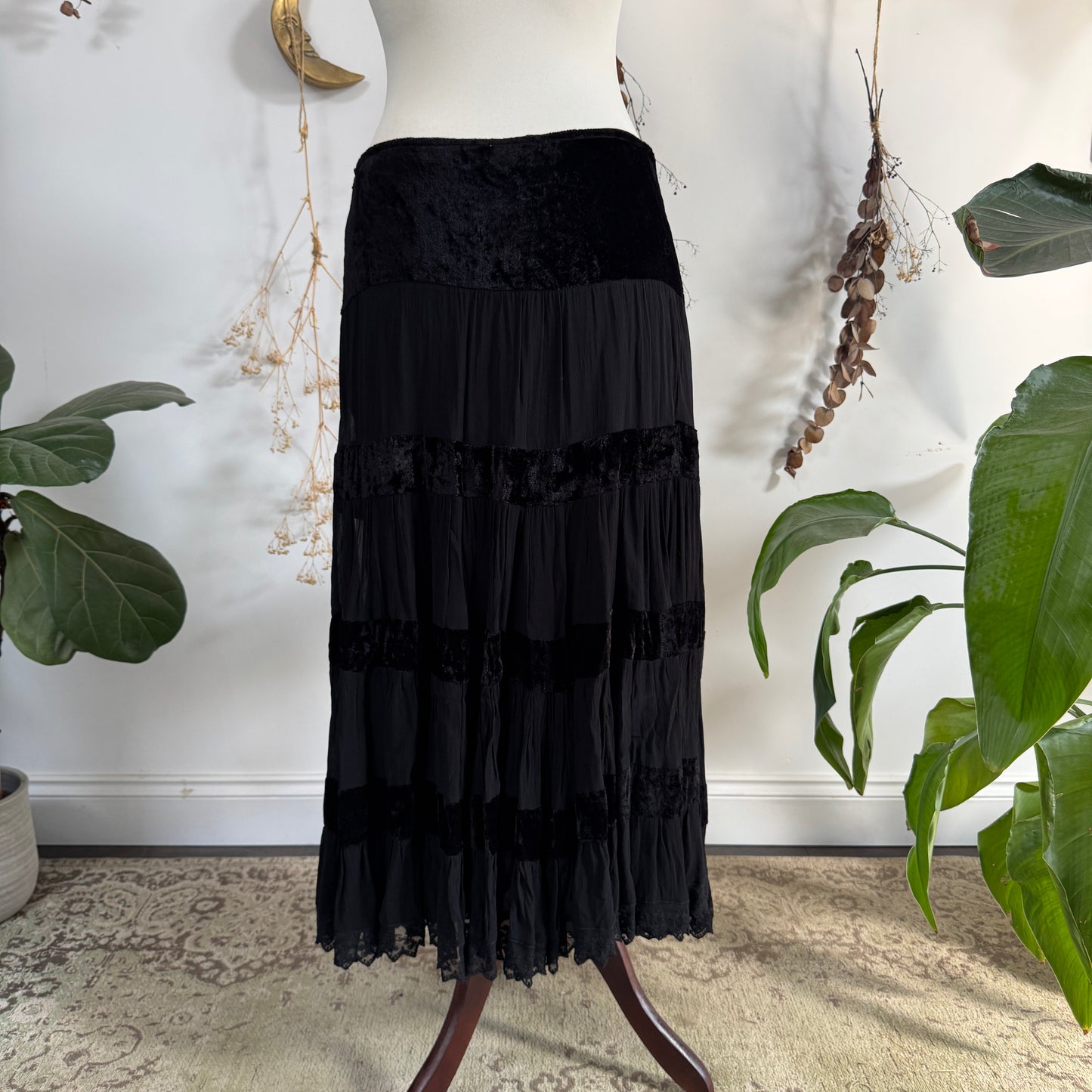 Black tiered skirt - size L