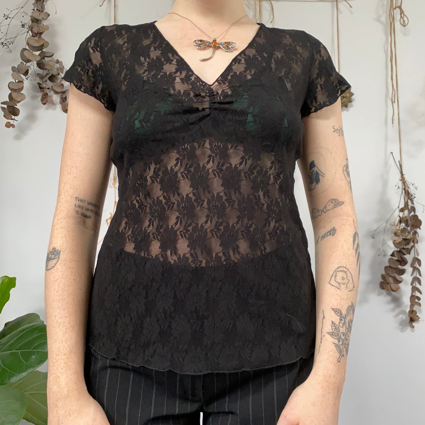 Black lace tshirt - size M